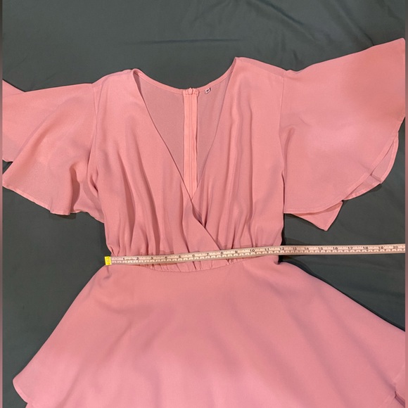 Sz M Pink Dacron Polyester Dress with frilly sleeves, ruffles, ties at waist. - Picture 7 of 16